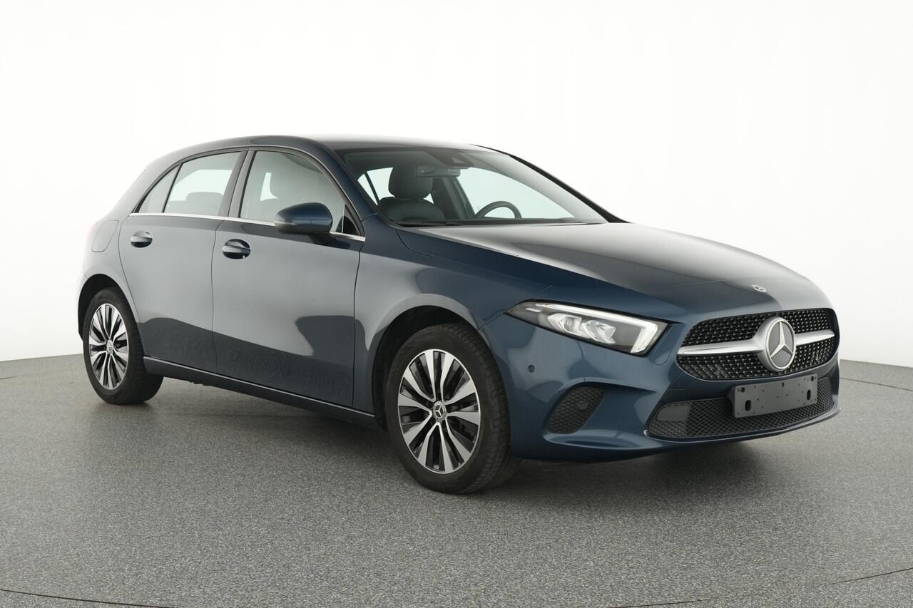 Mercedes-Benz A-KLASSE 250 e Plug-In Hybride Ledkoplampen | Stoelverwarming | Cruise control | Achteruitrijcamera. Inclusief 24 maanden MB Certified garantie voor Europa.