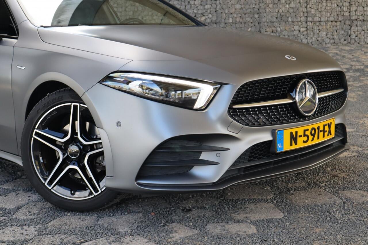 Mercedes-Benz A-KLASSE 180 Edition AMG | Geen import | Schuifdak | Sfeer verlichting |