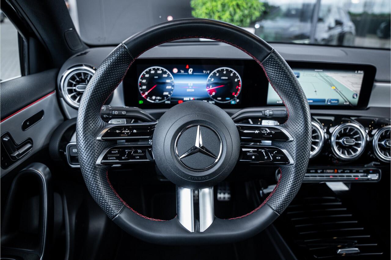 Mercedes-Benz A-KLASSE A180 AMG Line - Panorama | Memory | Burmester | 360 Camera | Elek. Trekhaak