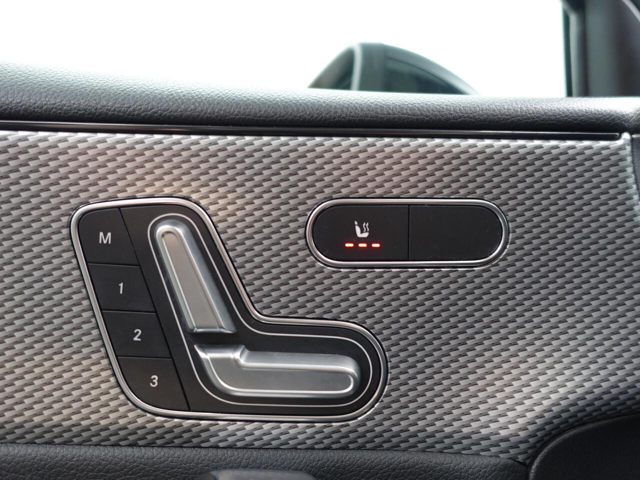 Mercedes-Benz A-KLASSE 220 AMG Prestige Plus Aut- Memory Seats, Camera, Park Assist, Leder Interieur, Xenon Led, Keyless, Zitcomfort