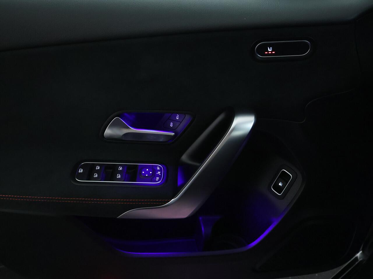 Mercedes-Benz A-KLASSE 250 e AMG Line AMG Line Advanced Plus | Night Pakket | 19 Inch AMG velgen | Stoel en Stuurverwarming. Inclusief 24 maanden MB Certified garantie voor Europa.