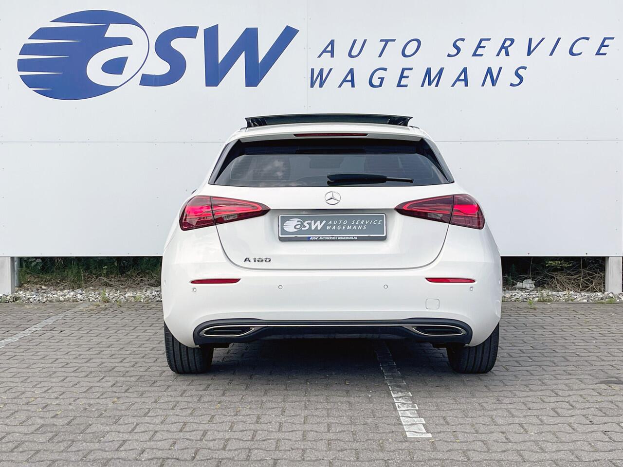 Mercedes-Benz A-KLASSE 180 Luxury Line | Facelift | Pano | Ambiente | Camera | CarPlay | LED | Keyless | DAB+