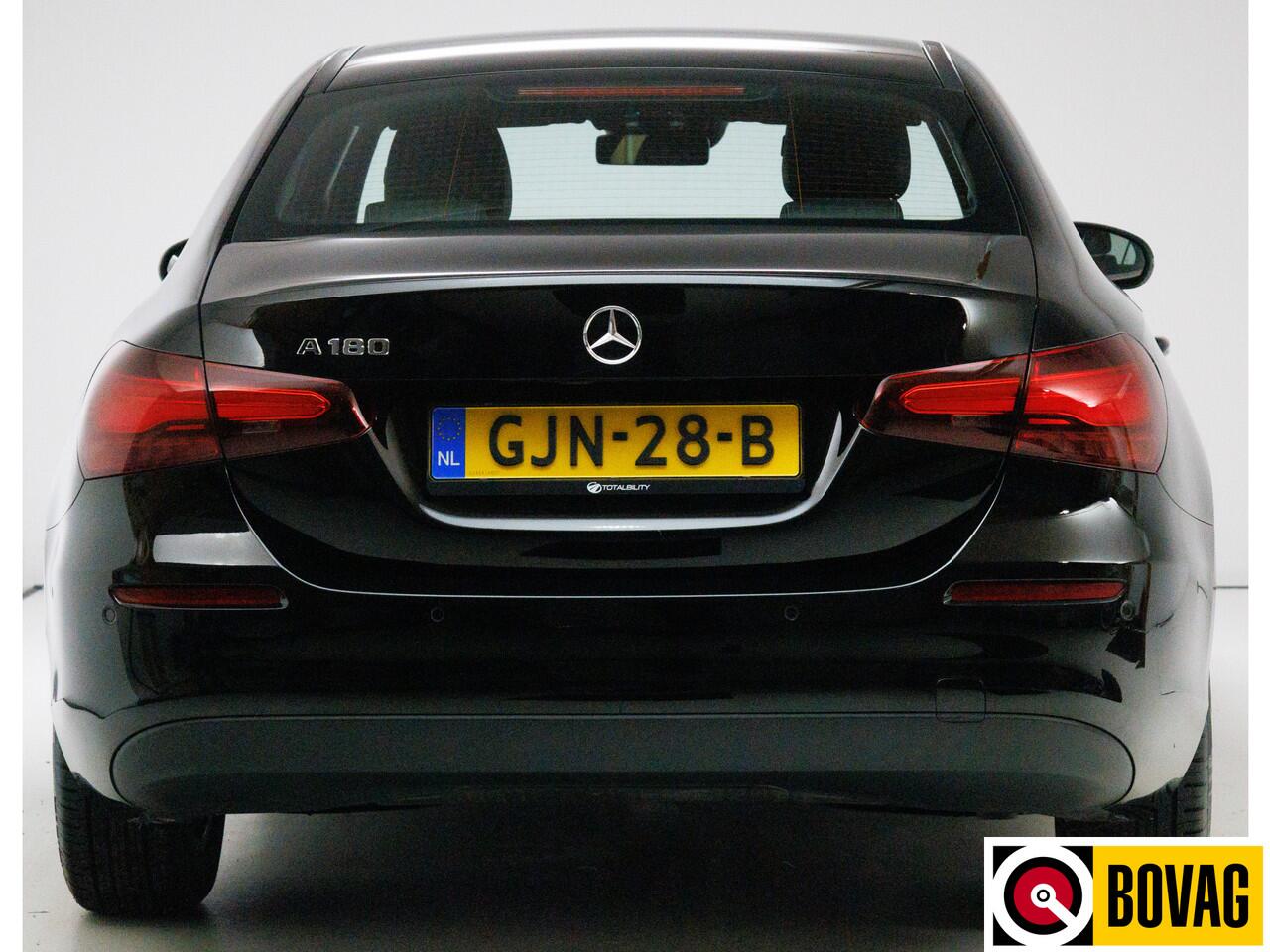 Mercedes-Benz A-KLASSE 180 Star Edition | Facelift | 1/2 Leder | Sport stoelen | Led | Cruise control | Camera | PDC V+A, Stoelverwarming