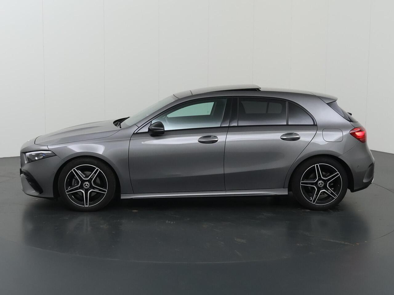 Mercedes-Benz A-KLASSE 180 AMG Line | Premium pack | Night pakket | Panoramadak | Stoelverwarming |