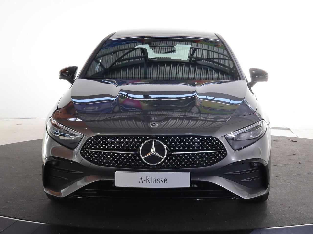 Mercedes-Benz A-KLASSE 180 Business Solution AMG | Night | Panoramaschuifdak | Premium plus | Head-Up | Stoelverwarming | 360 camera | MULTIBEAM LED |