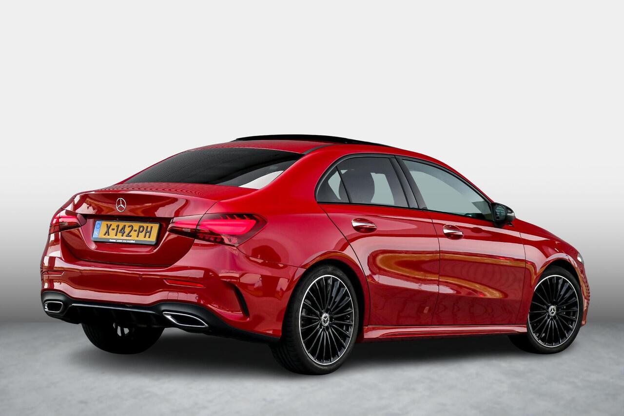 Mercedes-Benz A-KLASSE Limousine 180 AMG | Rijassistentiepakket | Panoramadak | Stoelverwarming | Achteruitrijcamera