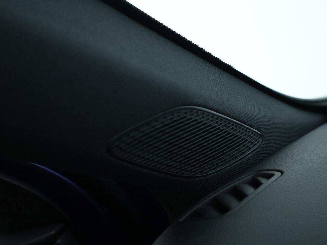 Mercedes-Benz A-KLASSE 250 e AMG NIghtpakket | Distronic | Keyless Go | Dode Hoek Ass | Sfeerverlichting | Alarm | Parkeerpakket met Camera | Inclusief 24 maanden Mercedes-Benz Certified garantie voor Europa.