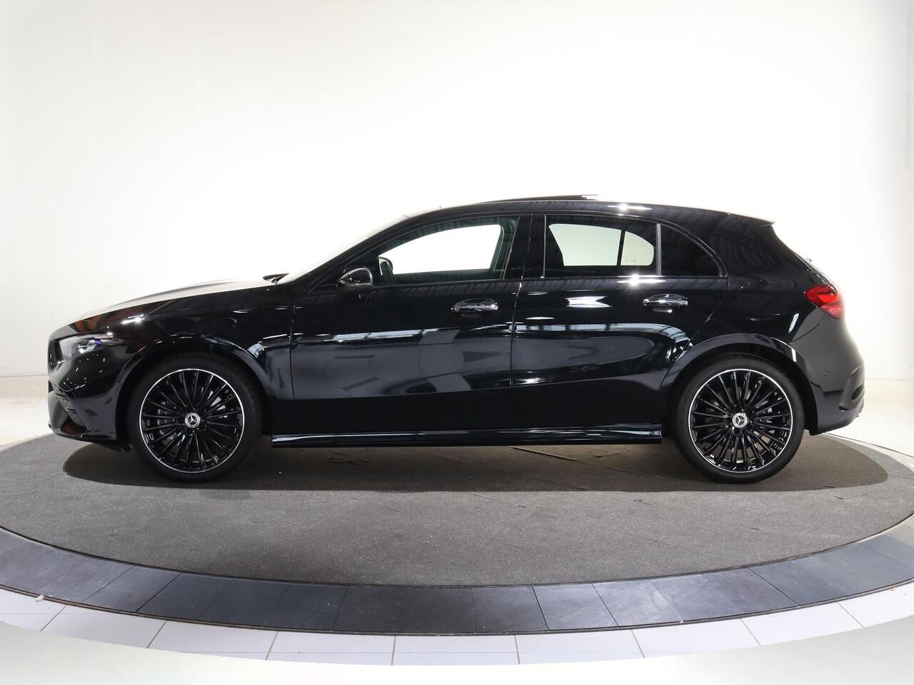 Mercedes-Benz A-KLASSE 250e Business Solution AMG | Panoramaschuifdak | Stoelverwarming | Achteruitrijcamera | MULTIBEAM LED | Night Pakket |