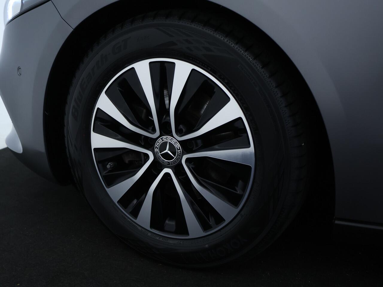 Mercedes-Benz A-KLASSE 160 Business Solution Ledkoplampen | Parkeerpakket met achteruitrijcamera | Stoelverwarming Voor | Spiegelpakket | Inclusief 24 maanden MB Certified garantie voor Europa.