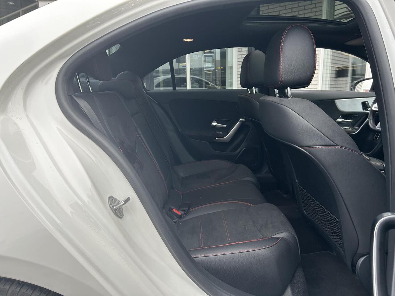 Mercedes-Benz A-KLASSE Limousine 180 AMG | Panoramadak | Cruise Control | Stoelverwarming