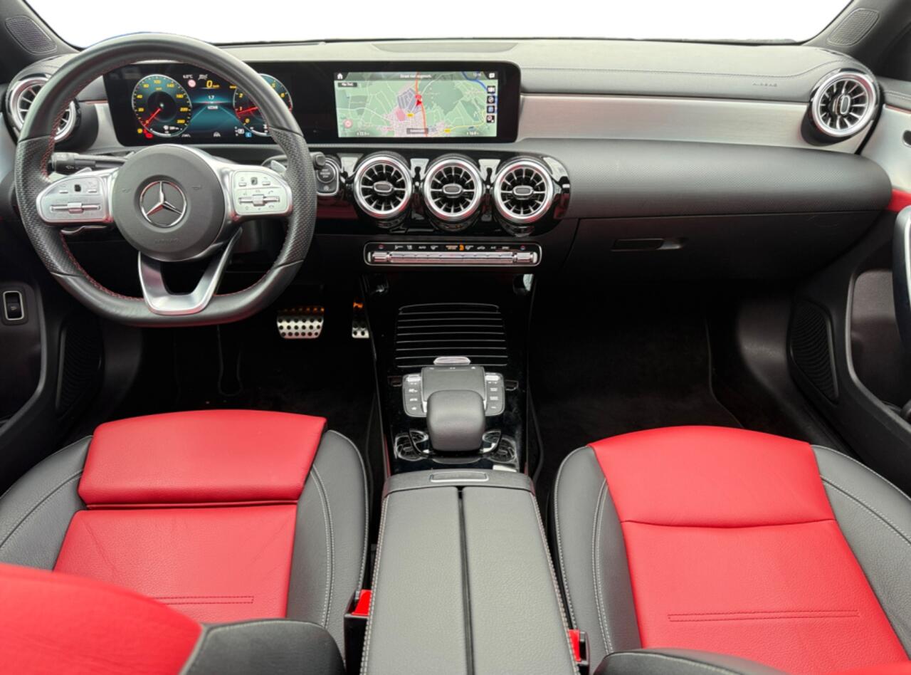 Mercedes-Benz A-KLASSE 180 AMG Line I Panoramadak I Leder I Widescreen