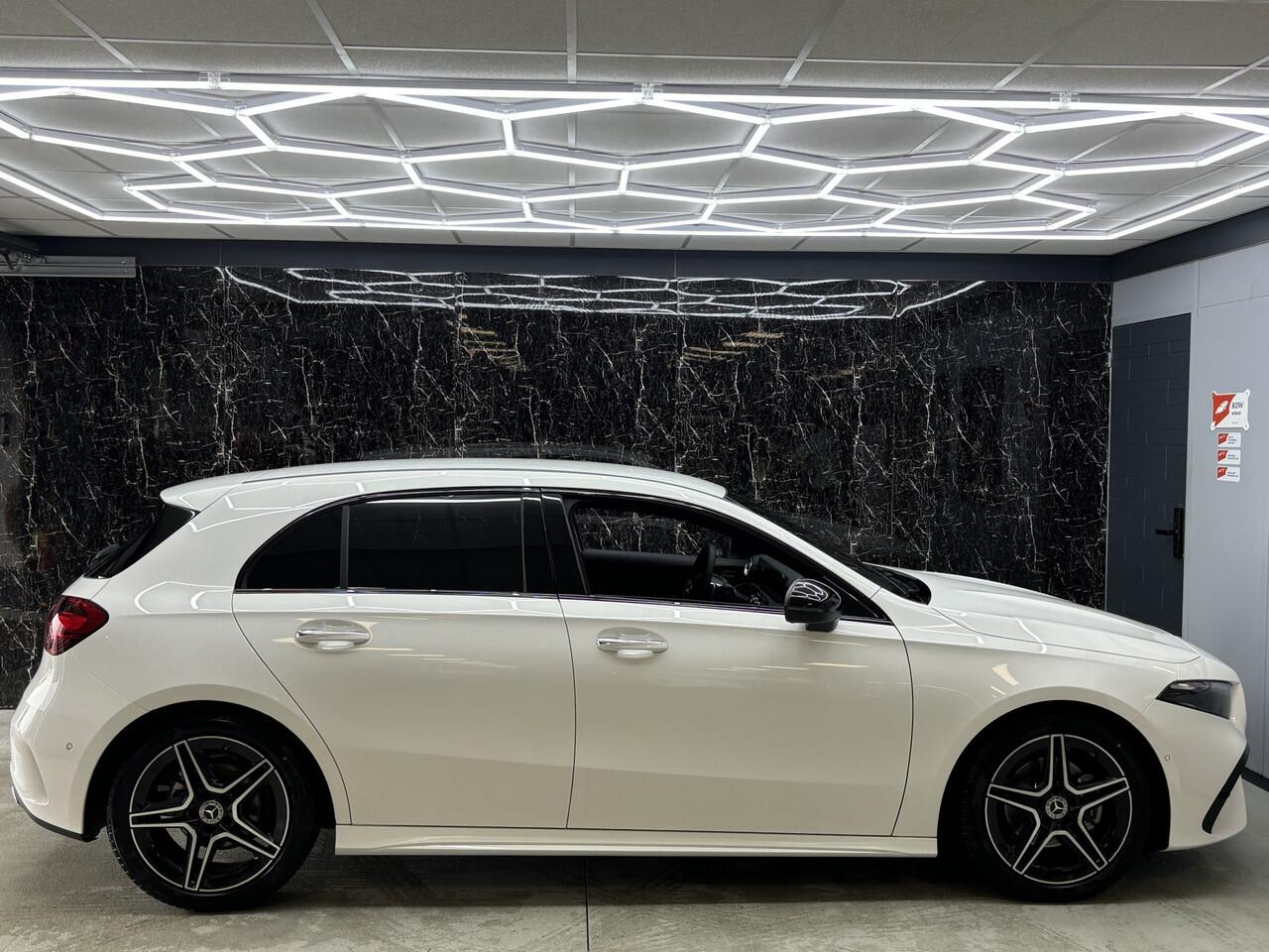 Mercedes-Benz A-KLASSE 180 AMG Line Ambilight