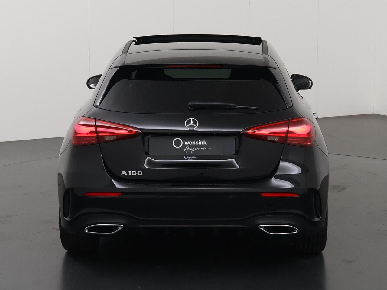 Mercedes-Benz A-KLASSE 180 Business Solution AMG | Premium Plus | Panoramaschuifdak | Nightpakket | 19"Multispaak AMG velgen | Stoelverwarming | 360° camera | Head-up display |