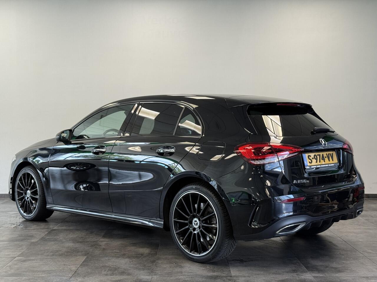 Mercedes-Benz A-KLASSE 250 e AMG Line ACC PDC 360' camera Panoramadak Head-Up 24 maanden garantie mogelijk (*vraag naar de voorwaarden)