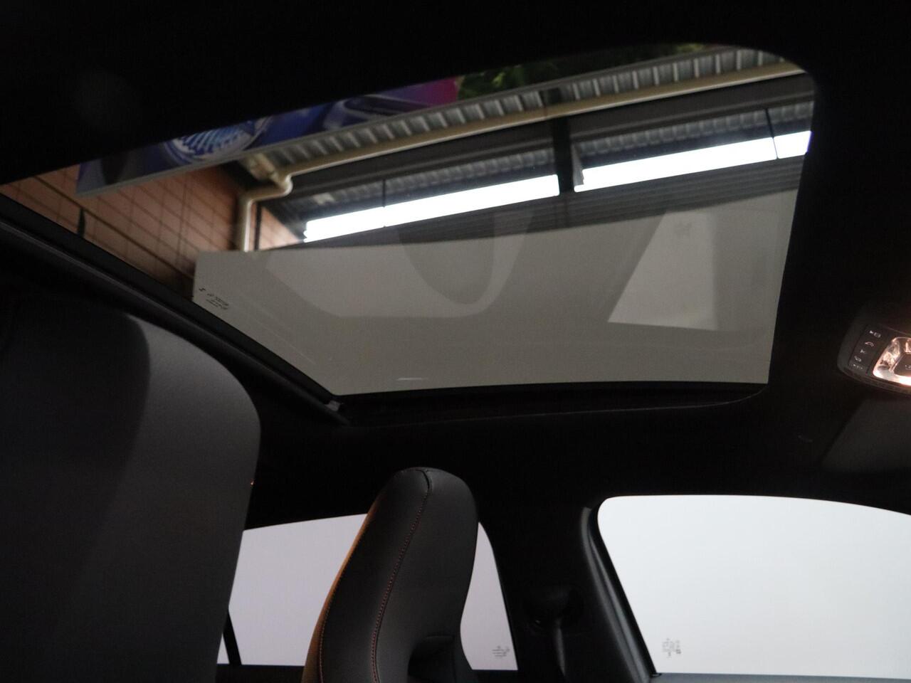 Mercedes-Benz A-KLASSE 180 Business Solution AMG | Panoramaschuifdak | Premium plus | Head-Up | Stoelverwarming | Achteruitrijcamera | MULTIBEAM LED |