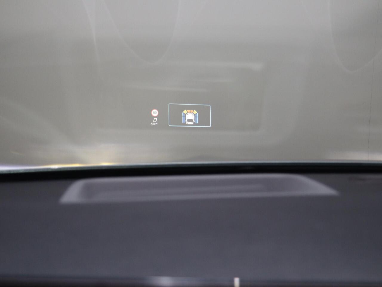 Mercedes-Benz A-KLASSE 180 Business Solution AMG | Panoramaschuifdak | Premium plus | Head-Up | Stoelverwarming | Achteruitrijcamera | MULTIBEAM LED |