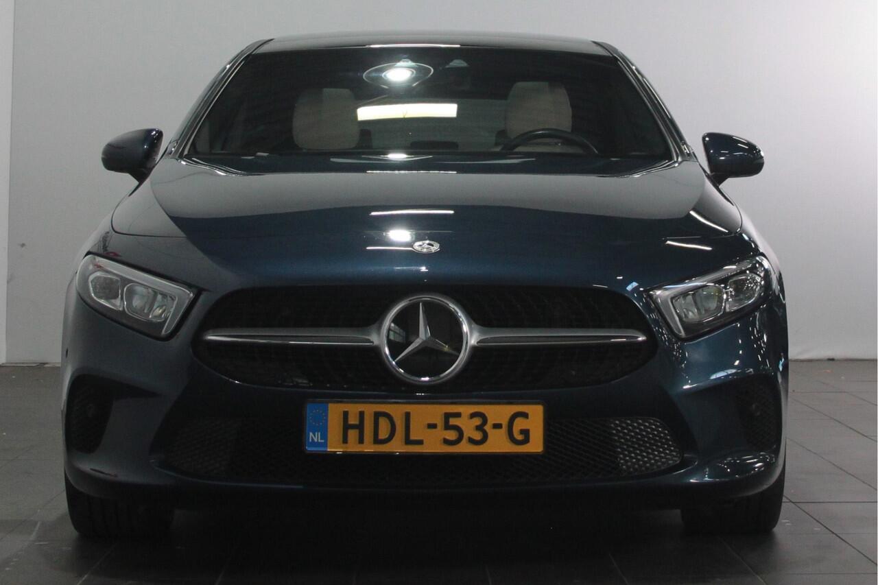 Mercedes-Benz A-KLASSE 200 Luxury Line - Pano / Carplay / Camera / Dodehoek