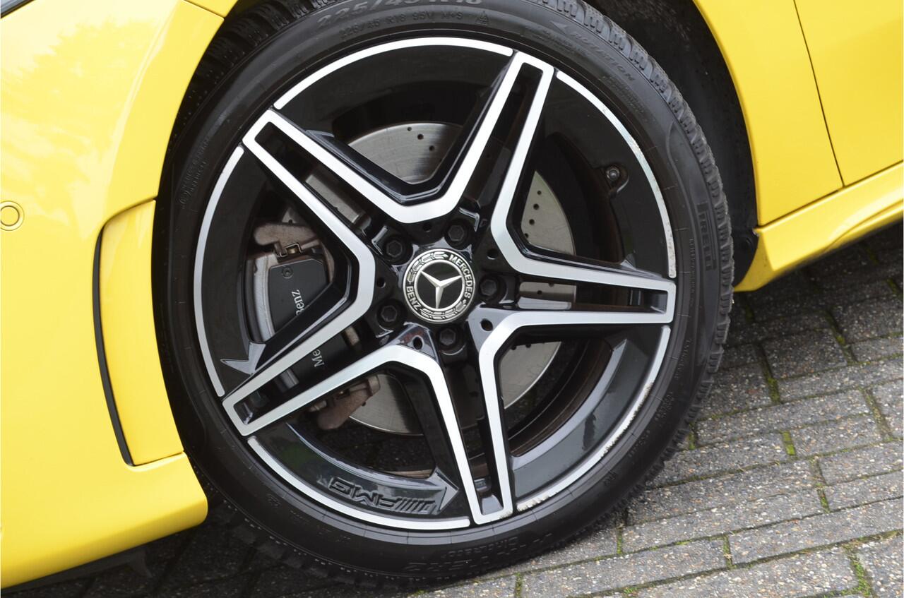 Mercedes-Benz A-KLASSE 250 e Business Solution AMG Sfeerverlichting | Widescreen | Carplay | Stoelverwarming | Night pakket
