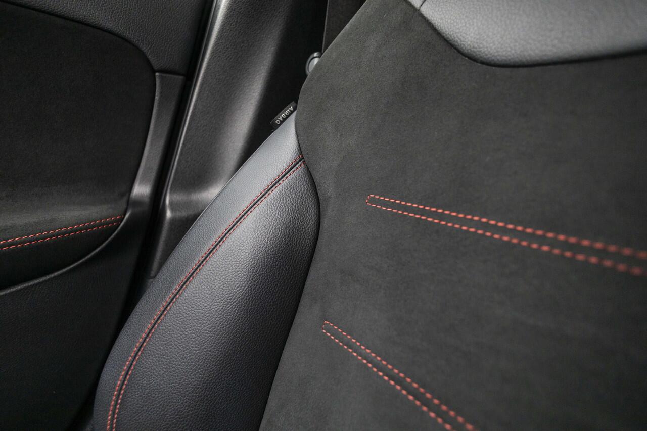 Mercedes-Benz A-KLASSE 180 AMG | LED | Carplay | NL