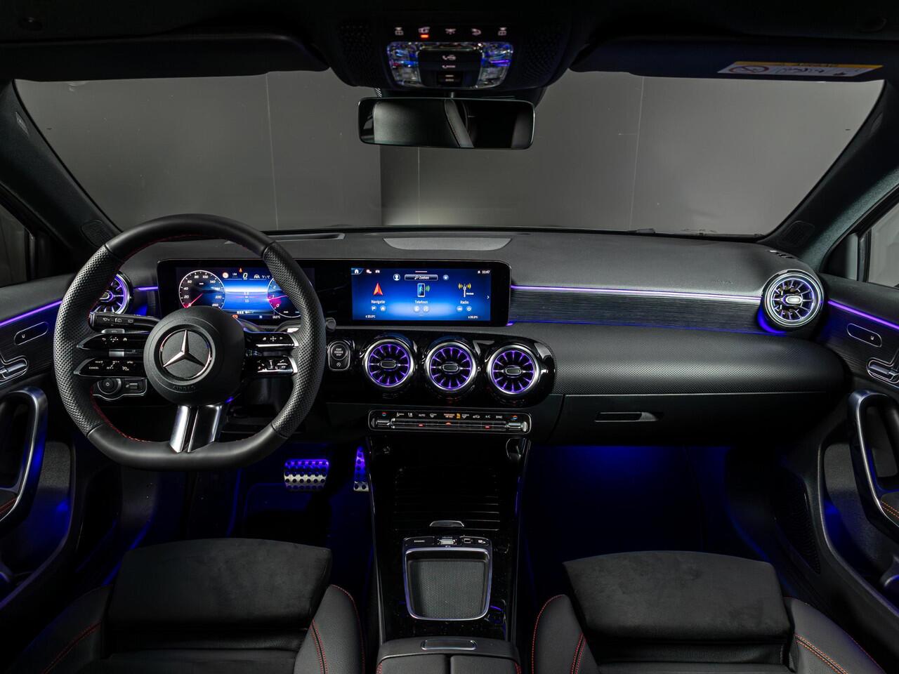 Mercedes-Benz A-KLASSE Hatchback 180 Business Solution AMG Premium PLUS | Panorama dak