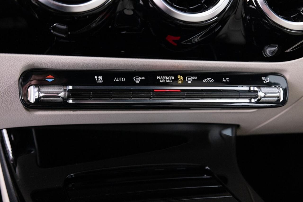 Mercedes-Benz A-KLASSE 200 Business Solution Automaat | LEDER | Full LED | NAVI