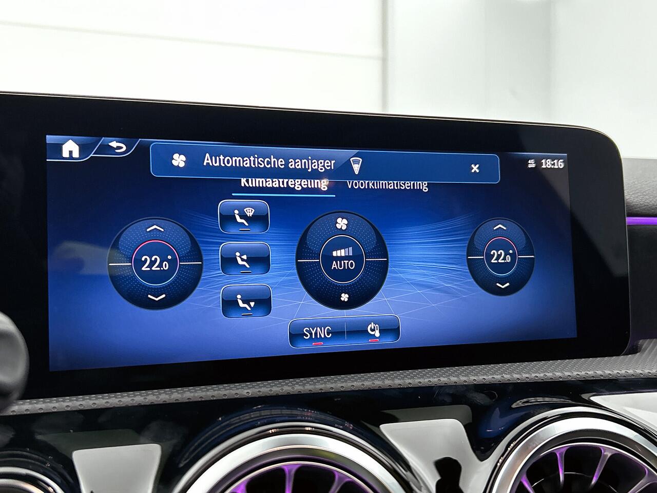 Mercedes-Benz A-KLASSE 250 e Business Solution AMG | Nightpakket | Smartphone integratie | Panoramaschuifdak | Multibeam LED | Stoelverwarming voor | Parkeerpakket met achteruitrijcamera | KEYLESS GO |