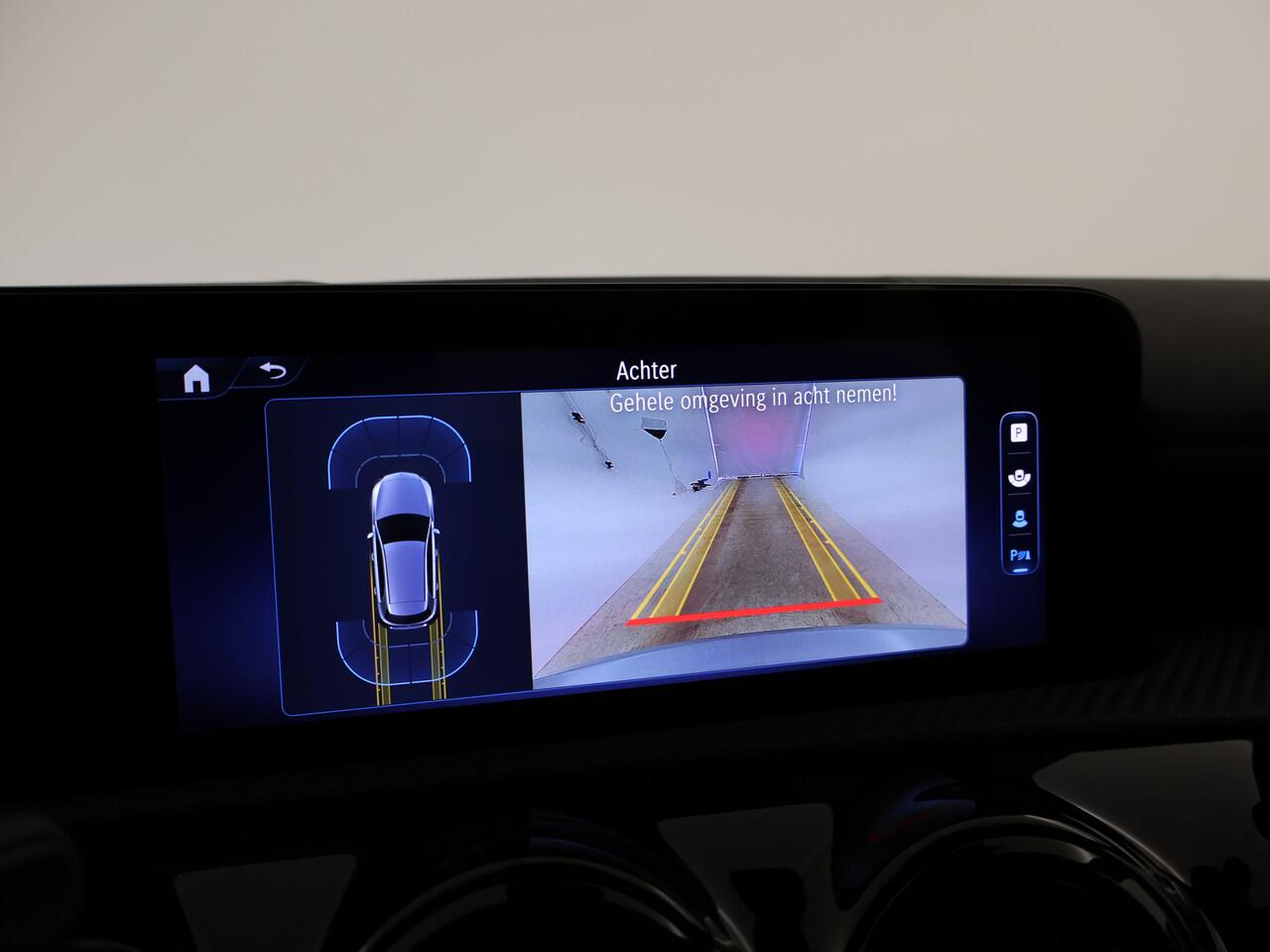 Mercedes-Benz A-KLASSE 250e Star Edition | Dodehoekassistent | Verwarmde stoelen vooraan | Spiegelpakket | Parkeerpakket met achteruitrijcamera | Extra USB-poorten |