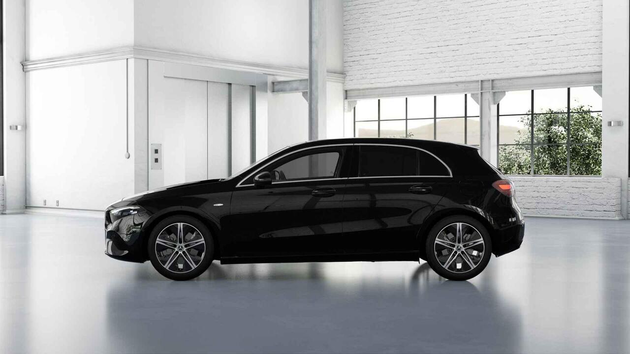 Mercedes-Benz A-KLASSE 250e Business Solution Luxury | Panoramaschuifdak | 18 inch velgen | Driving Assistance Package | Achteruitrijcamera | Dodehoekassistent |