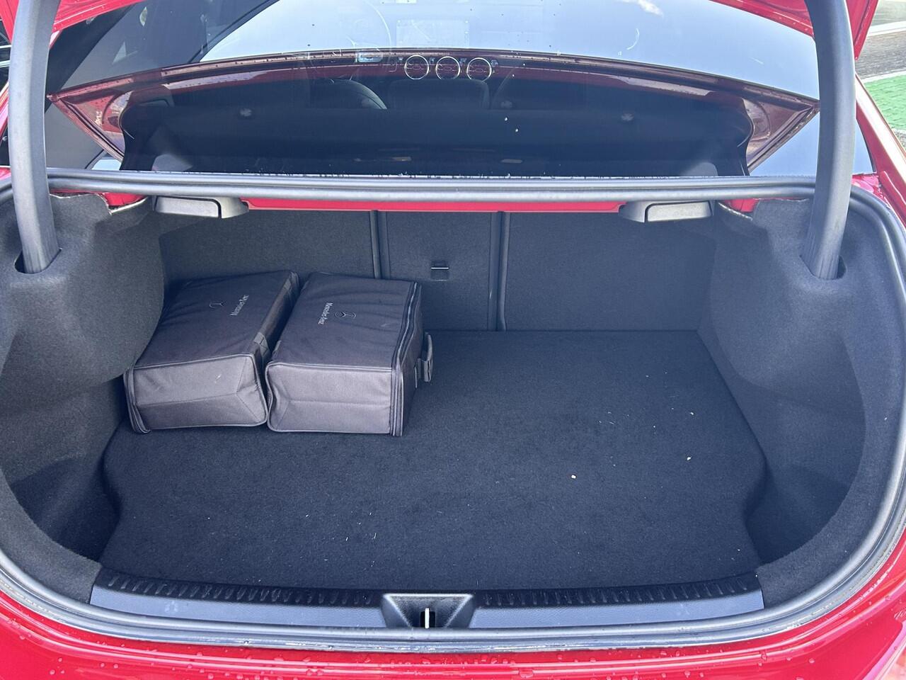 Mercedes-Benz A-KLASSE Limousine 250 e AMG Line | Panoramadak | Stoelverwarming | Cruise Control