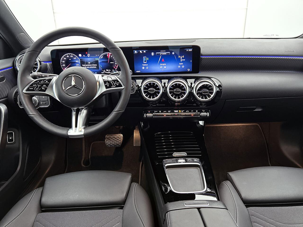 Mercedes-Benz A-KLASSE 250 e Progressive Plug-In Hybride | Panoramadak | Sfeerverlichting | Memory | Keyless Go | Stuur en Stoelverwarming. Inclusief 24 maanden Mercedes-Benz Certified garantie voor Europa.
