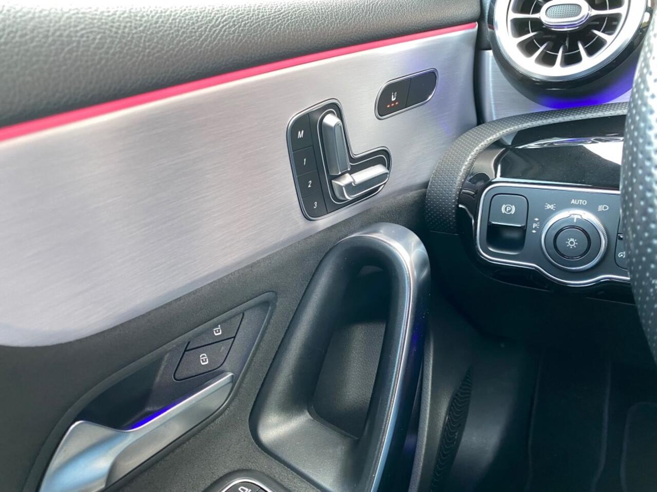 Mercedes-Benz A-KLASSE 180 BUSINESS SOLUTION AMG PANO/SCHUIFDAK NAVI CLIMA STOELVW CAMERA