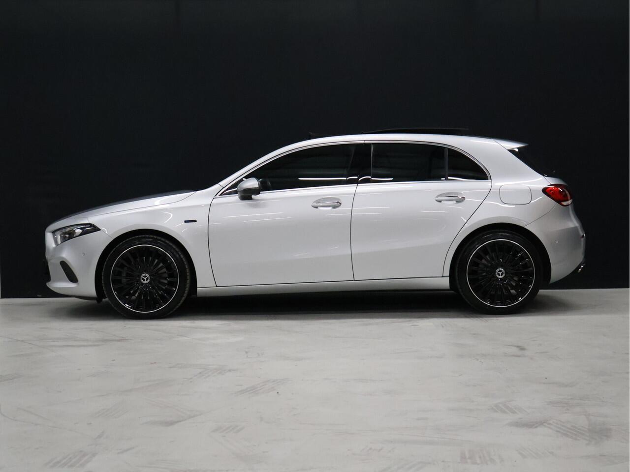 Mercedes-Benz A-KLASSE 250 e Sport [SCHUIFKANTELDAK, LED, CAMERA, MEMORY SEATS, APPLE CARPLAY, BURMESTER SOUND, ANDROID, VOL LEDER, NIEUWSTAAT]