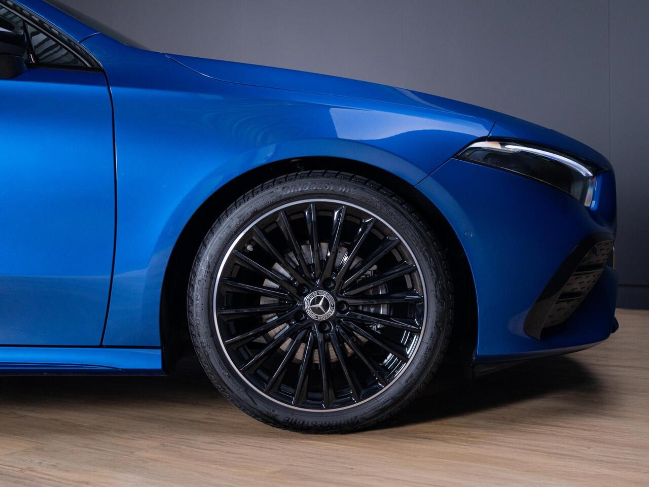 Mercedes-Benz A-KLASSE Hatchback 180 Star Edition AMG Line LIMITED Panorama dak