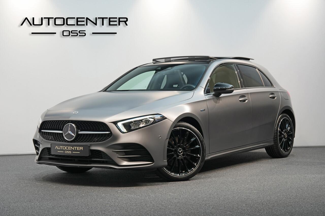 Mercedes-Benz A-KLASSE 250 e AMG MATGRIJS ? PANO ? CAMERA ? 19" ? NIGHT ? SFEER ? MBUX-HIGH END