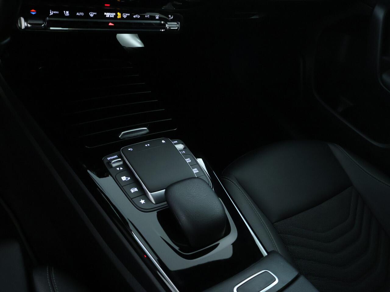 Mercedes-Benz A-KLASSE 250 e Plug-In Hybride | Parkeerpakket met Camera | Stoelverwarming | DAB | LED verlichting | Cruise Controle | Inclusief 24 maanden Mercedes-Benz Certified garantie voor Europa.