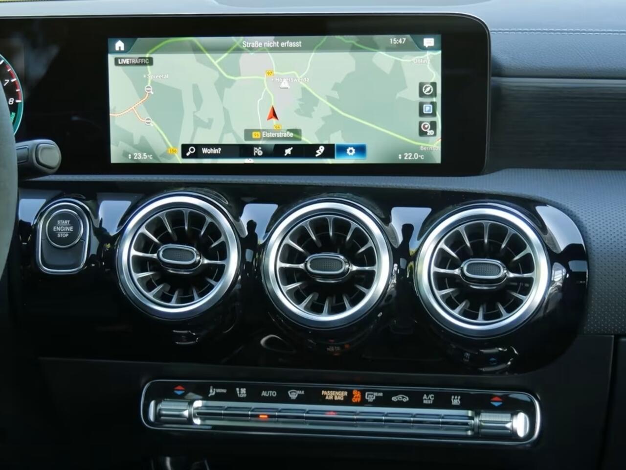 Mercedes-Benz A-KLASSE 250e AMG ** LED, MBUX+, LEDER, DISTR, PANO, 2 zone AIRCO, 19-inch LMV, HuD, ** 1e EIG - UNFALLFREI ** ** INFORMEER OOK NAAR ONZE AANTREKKELIJKE FINANCIAL-LEASE TARIEVEN **