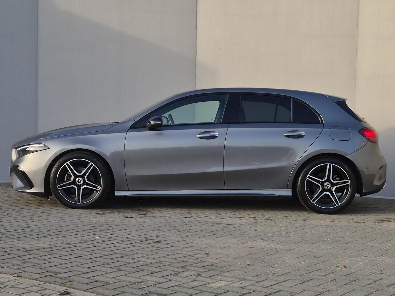 Mercedes-Benz A-KLASSE 200 AMG Line Automaat / Trekgewicht 1600 Kg / Stoelverwarming / Achteruitrijcamera / Navigatie / Keyless Entry/Start / Adaptief CC / Climate control / Parkeersensoren voor en achter /
