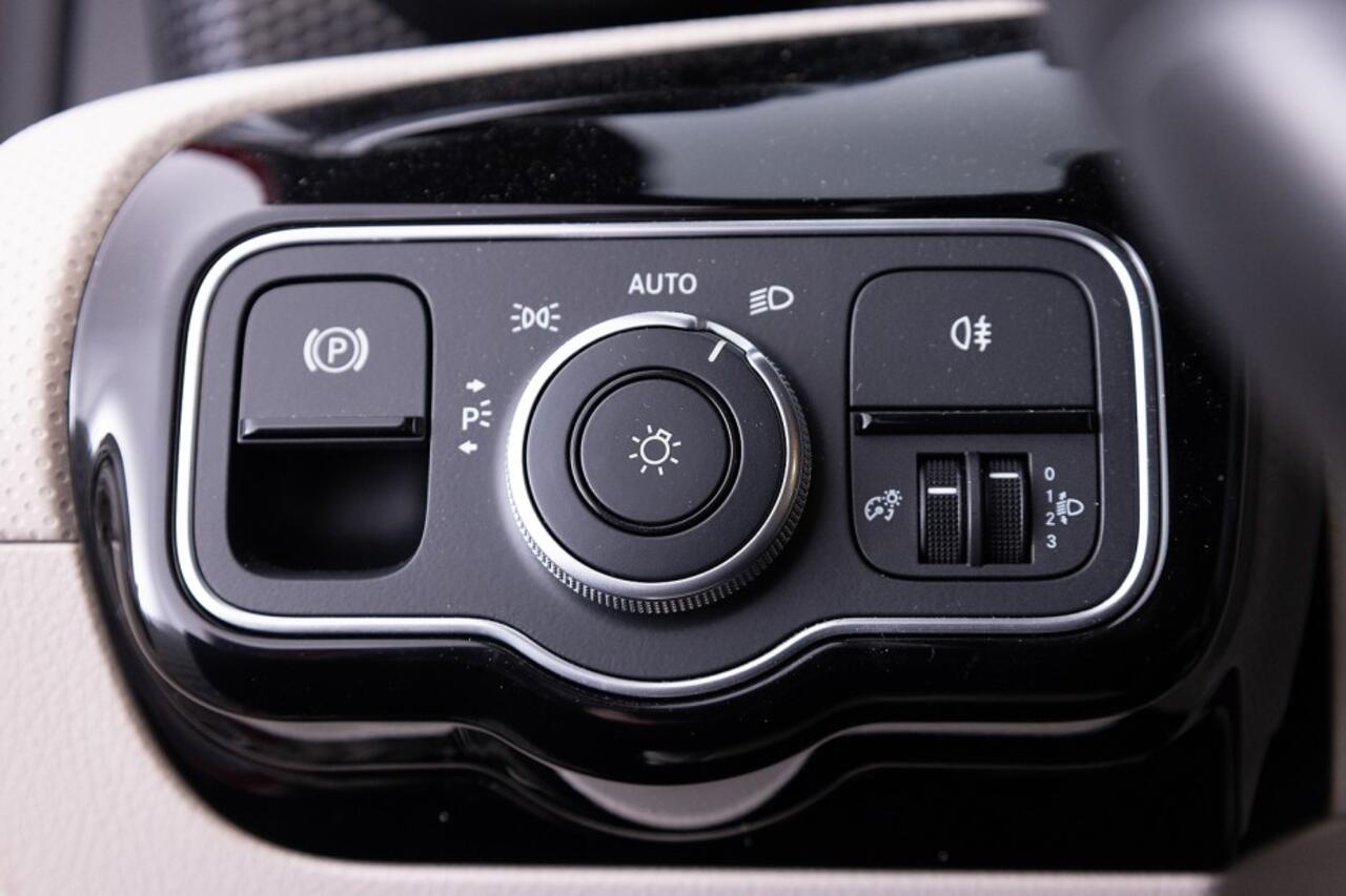 Mercedes-Benz A-KLASSE 250 e Limousine Luxury Line Automaat | LEDER | CARPLAY | PHEV |