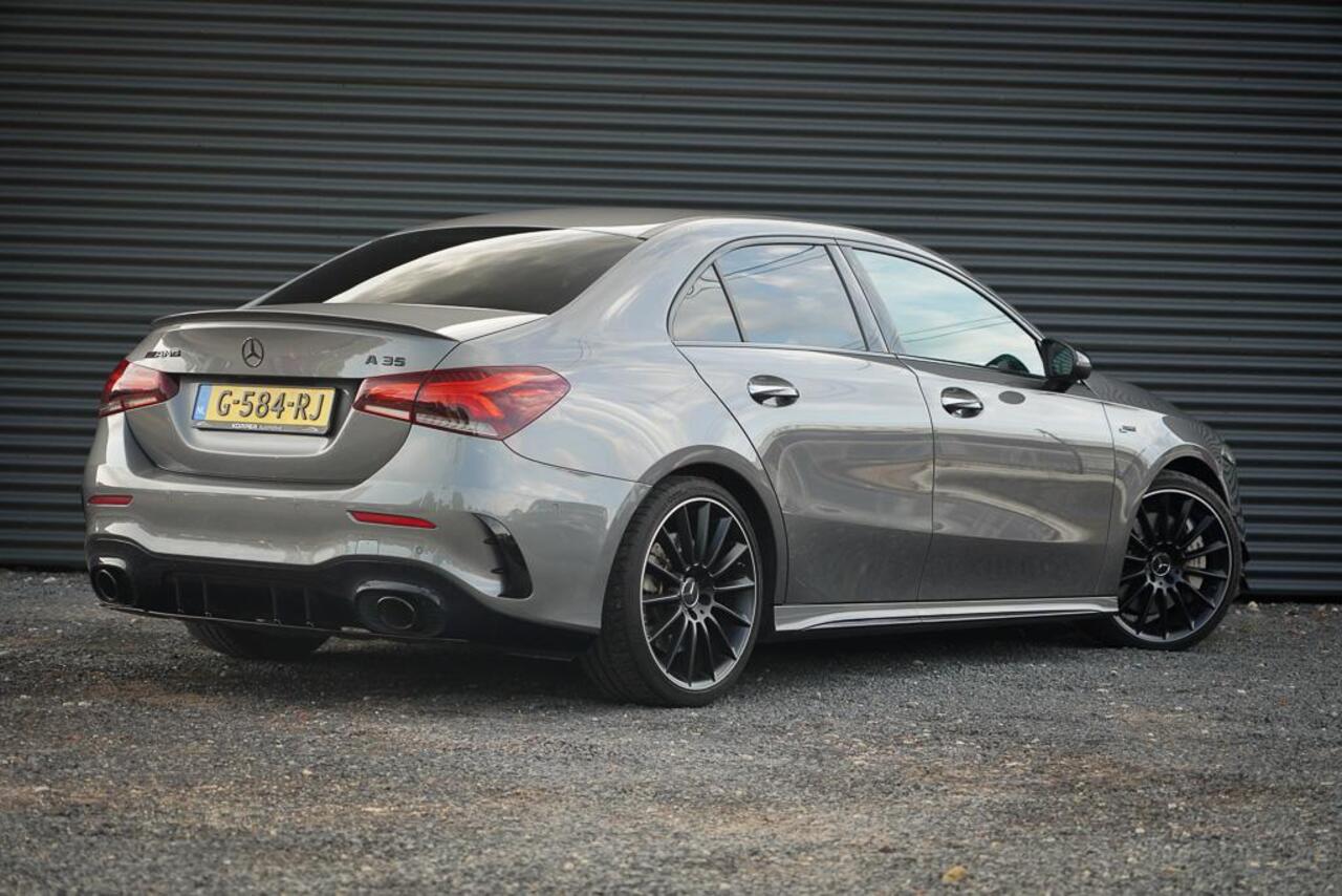 Mercedes-Benz A-KLASSE AMG 35 4M / Memory / Rij-Assistentie / Night / Sfeerverlichting / Leder