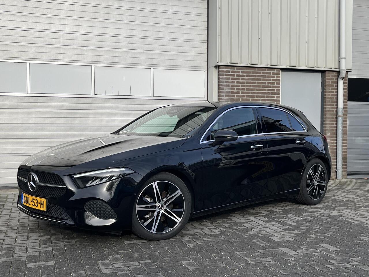 Mercedes-Benz A-KLASSE 180 Star Edition Luxury | Panoramadak | Apple CarPlay | Android Auto | Donkergetint Glas Achter | Sfeerverlichting | Stoelverwarming | Achteruitrijcamera | Parkeersensoren | Elektrisch Inklapbare Buitenspiegels