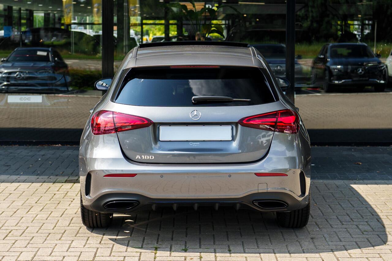 Mercedes-Benz A-KLASSE 180 Business Solution AMG | Panoramaschuifdak | AMG Line Plus | Night | Head-up display | Dodehoekassisten