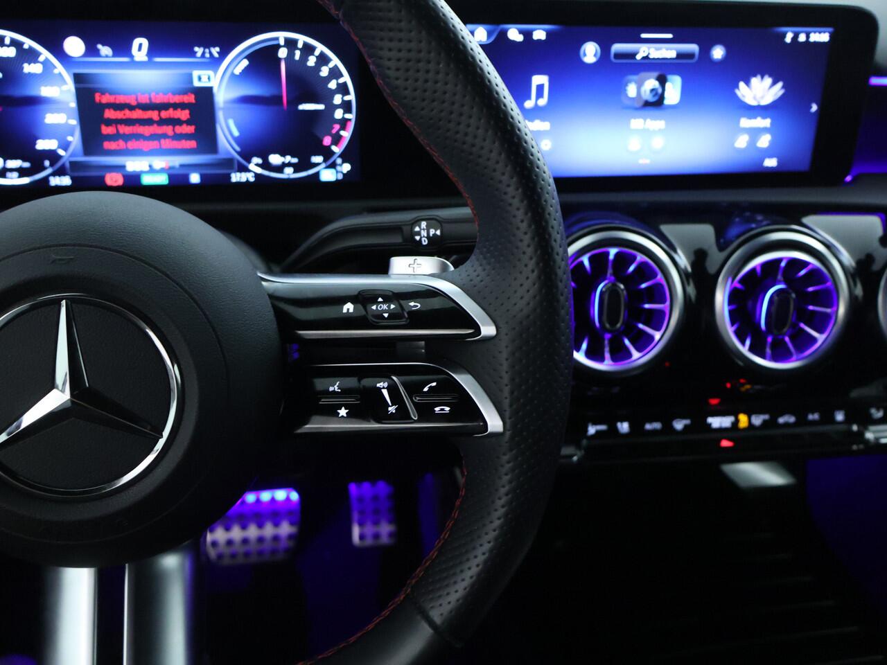 Mercedes-Benz A-KLASSE 250 e AMG Line AMG Line Advanced Plus | Night Pakket | 19 Inch AMG velgen | Stoel en Stuurverwarming. Inclusief 24 maanden MB Certified garantie voor Europa.