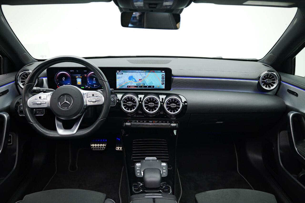 Mercedes-Benz A-KLASSE A250 e AMG Line |Pano|Ambient|Carplay|Dodehoek|