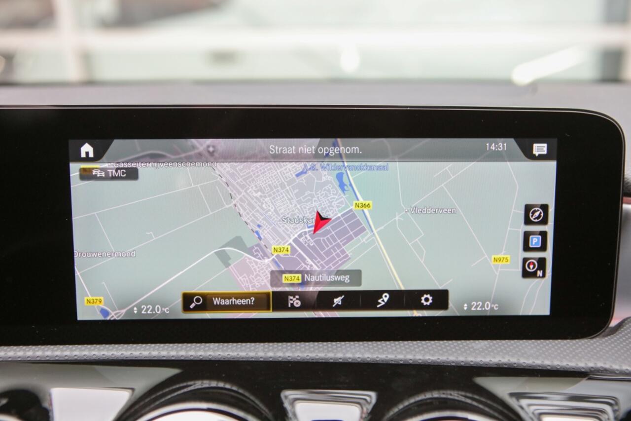 Mercedes-Benz A-KLASSE 180 Bns Sol. AMG | Pano | Sfeerverlichting |