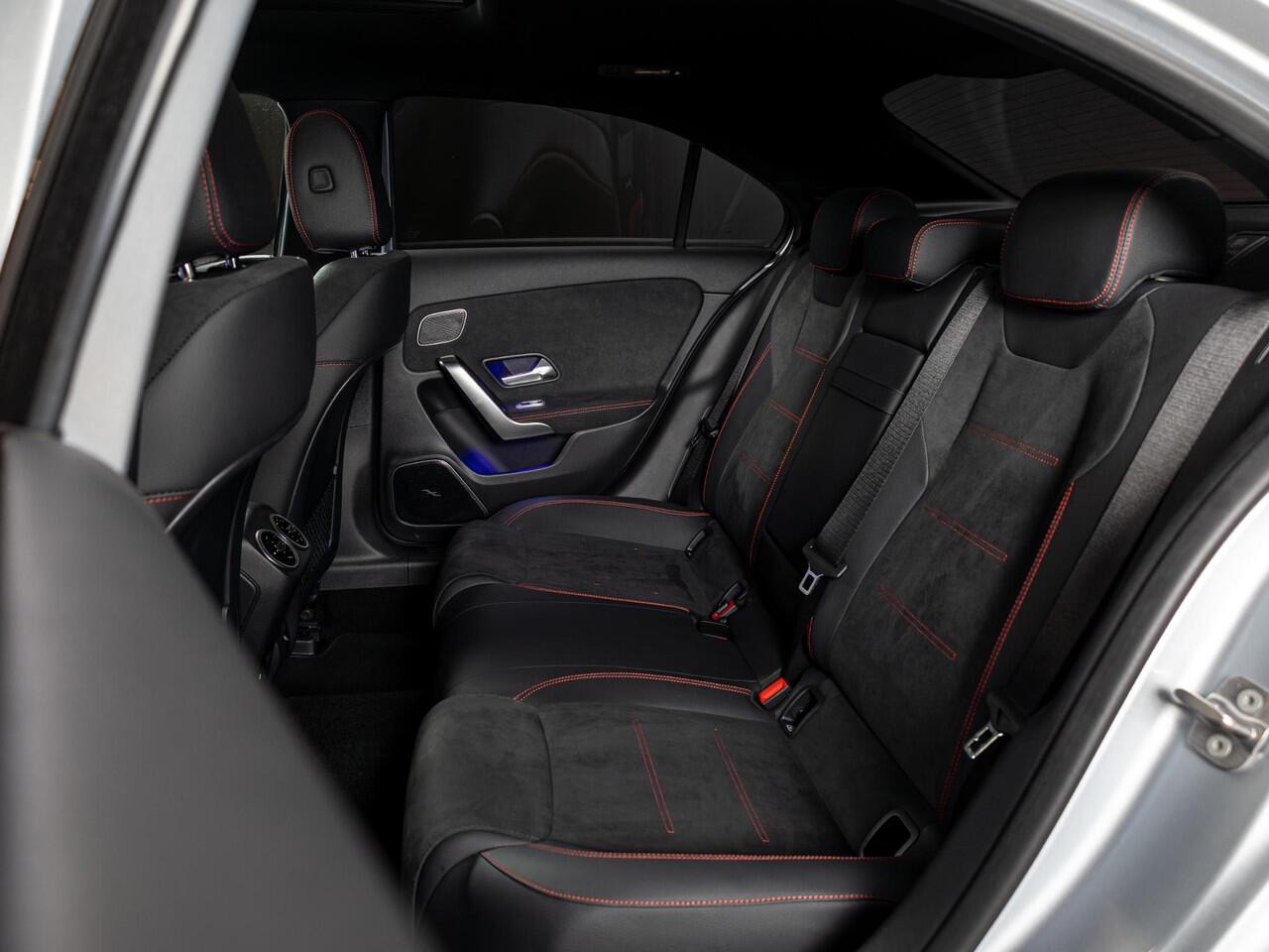 Mercedes-Benz A-KLASSE Limousine 180 Star Edition AMG Line PLUS Panorama dak