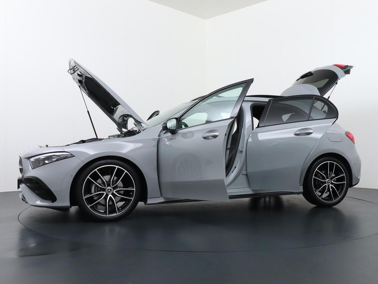 Mercedes-Benz A-KLASSE 180 Business Solution AMG | Panorama - Schuifdak | Burmester Surround Sound | Memorystoelen | Head-Up Display | 360° Camera | Multibeam Led | Apple Carplay & Android Auto