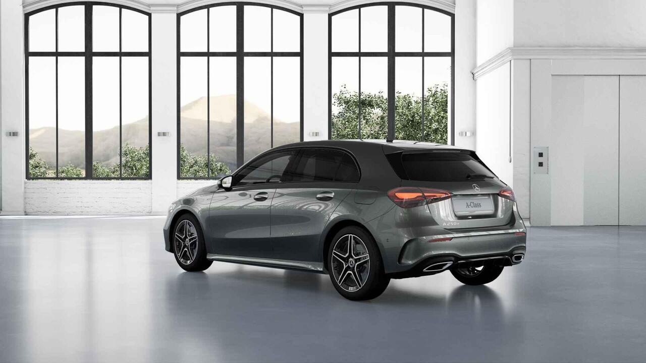 Mercedes-Benz A-KLASSE 250e Business Solution AMG | Panoramaschuifdak | Stoelverwarming | Achteruitrijcamera | MULTIBEAM LED |