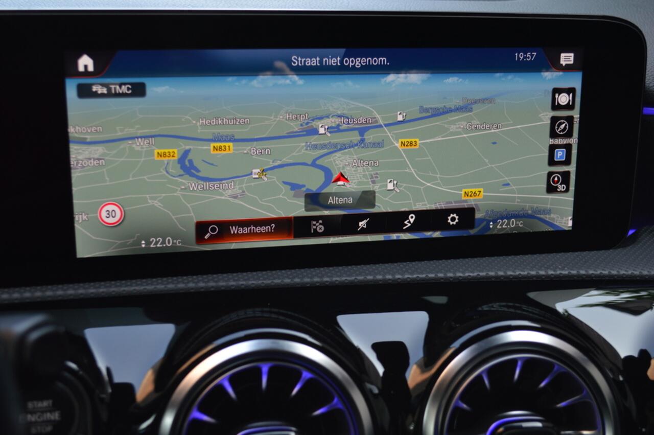 Mercedes-Benz A-KLASSE 250 e AMG Led Panorama Widescreen Sfeer Distronic Camera Trekh. Augmented Pdc