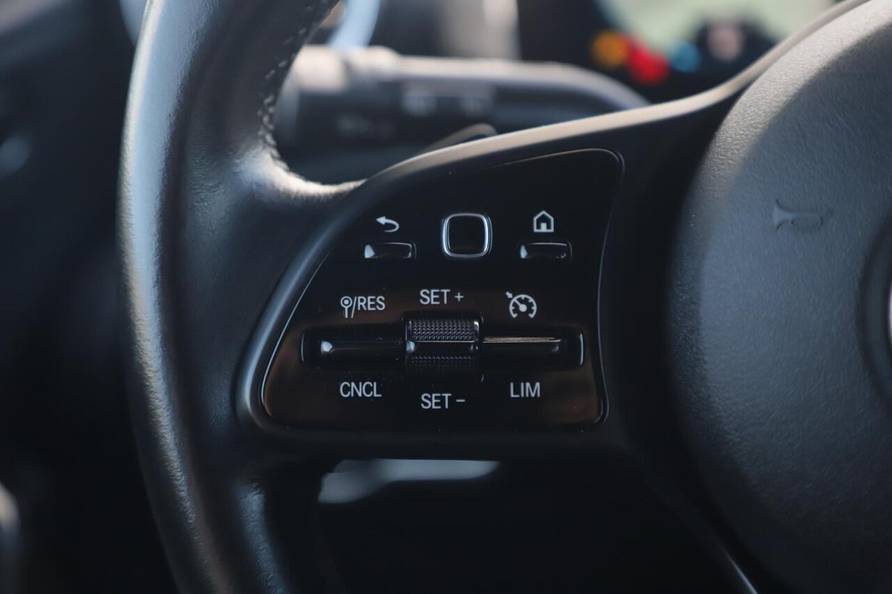 Mercedes-Benz A-KLASSE 180 d Business Solution Limited Automaat Half Leder Widescreen Navigatie Achteruitrijcamera Full LED Rijstrooksensor