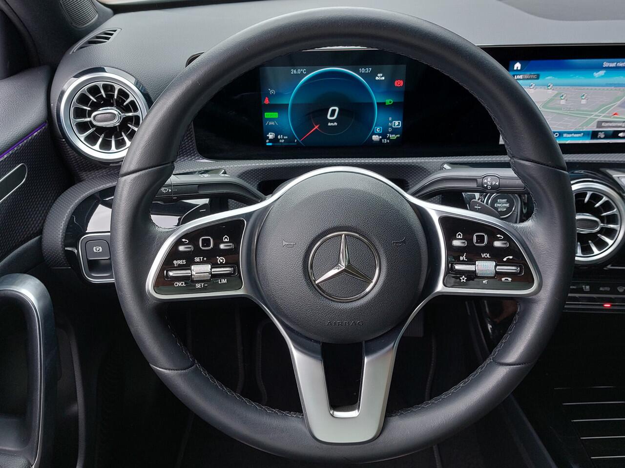 Mercedes-Benz A-KLASSE 250e Plug-In Hybrid Luxury Line | Origineel NL | Navi | Apple Carplay+Android Auto | Clima | Cruise | Stoelverwarming | Pdc V+A+Assist+Camera | Privacy Glass | 17''lm